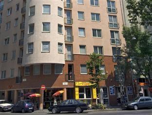 Penzión pre hostí Boulevard Panzio - Self Check-in 3*